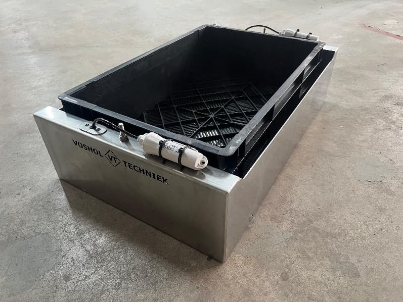 Stainless steel crate scale with plastic crate